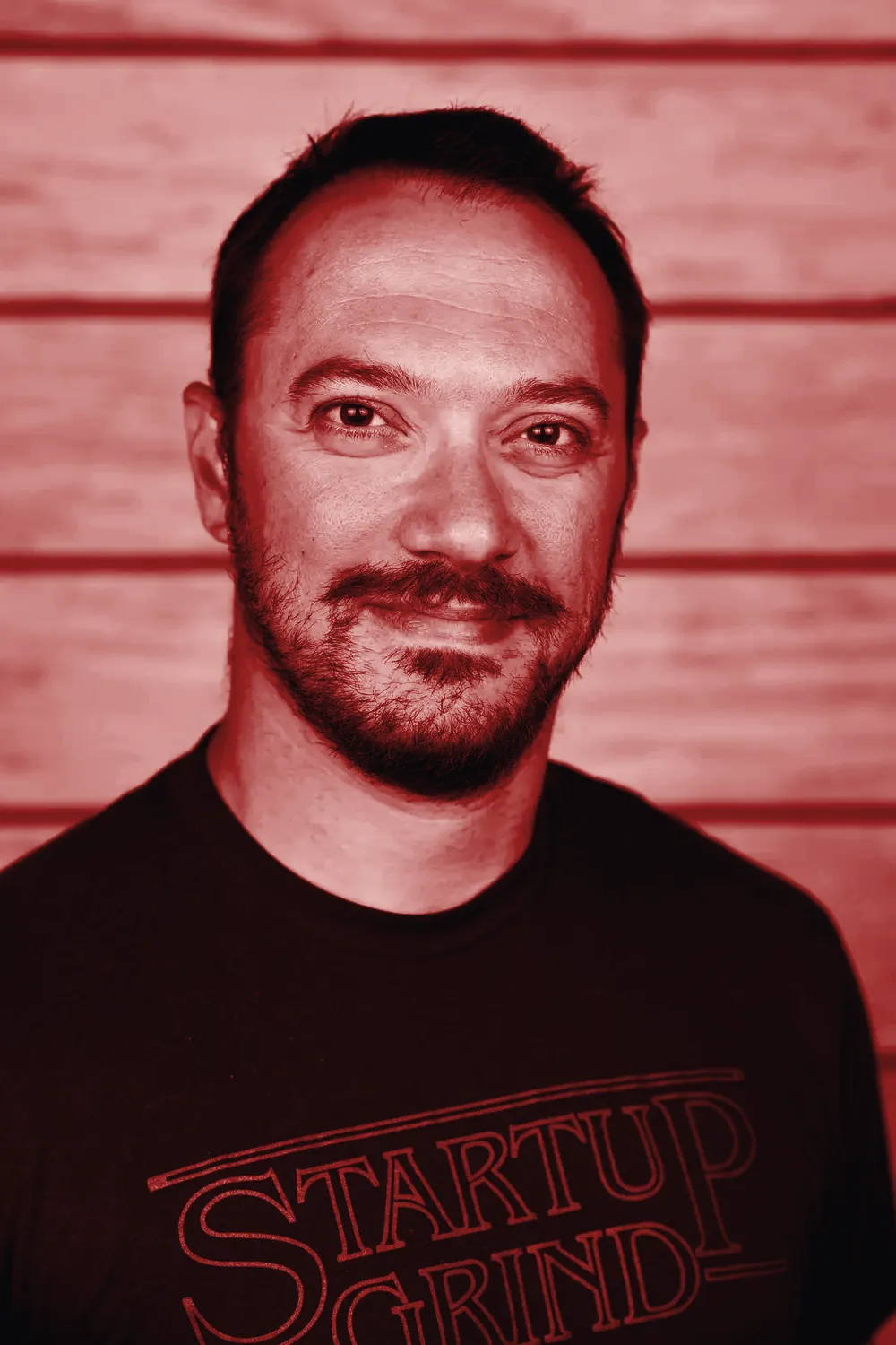 Ozan Sonmez speaking with founders at a conference